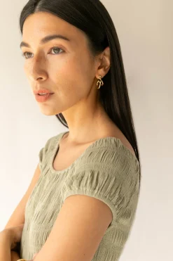ABSTRACT DOUBLE HOOP