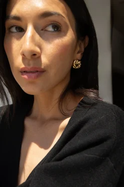 ABSTRACT KNOT EARRING