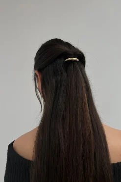 ABSTRACT PIPE-SHAPED HAIR CLIP