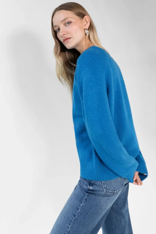 BLUE CREWNECK SWEATER