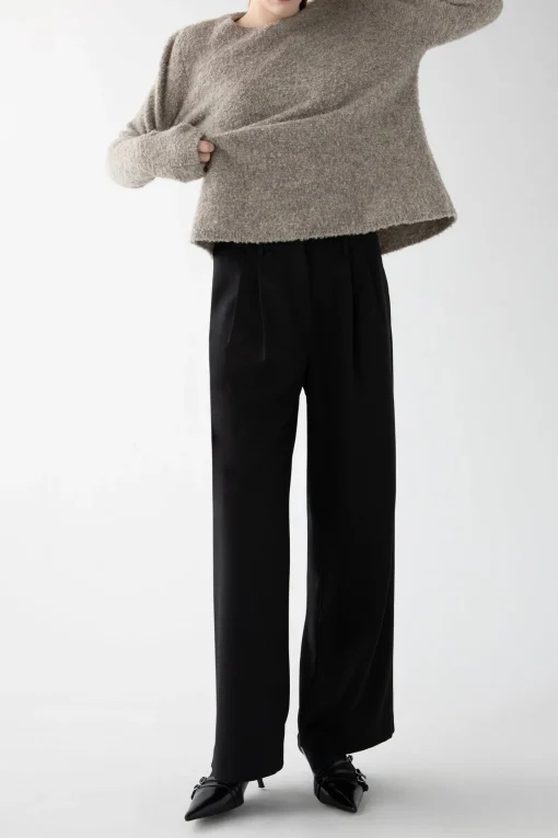BOUCLE KNIT CREWNECK SWEATER