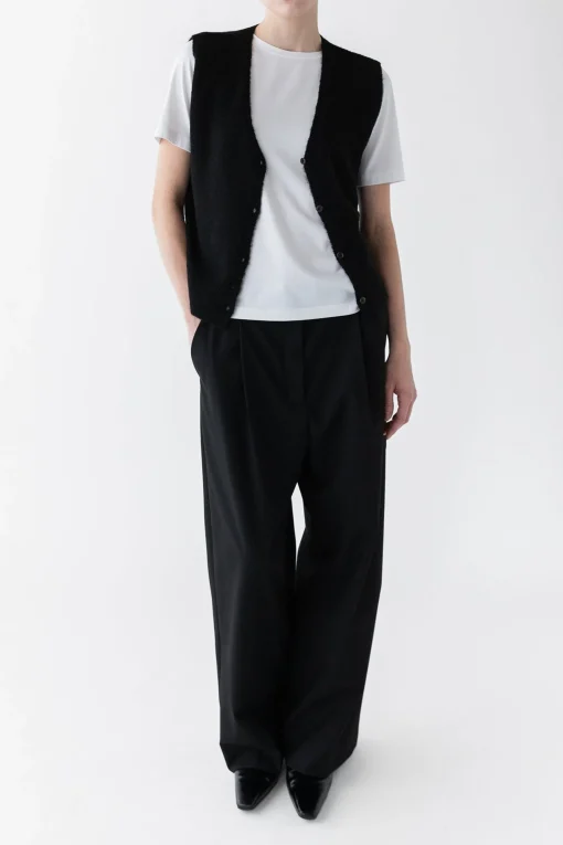 BUTTON FRONT SWEATER VEST