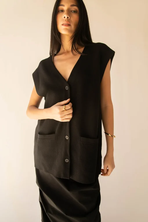 BUTTON FRONT SWEATER VEST