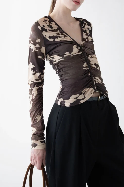 BUTTON FRONT V-NECK LONG SLEEVE TOP