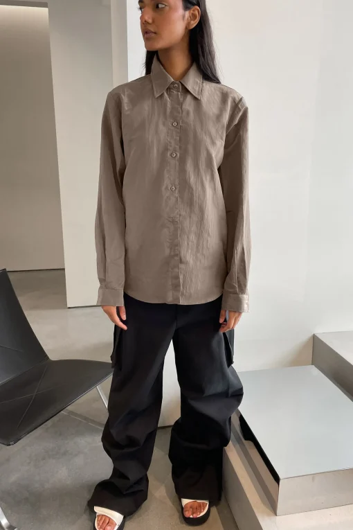 BUTTON UP SHIRT