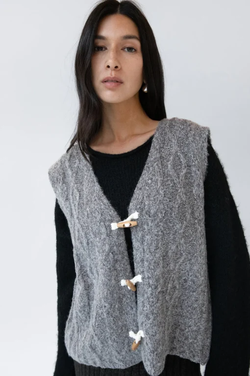 CABLE KNIT VEST WITH TOGGLES