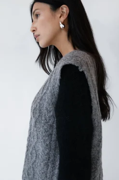 CABLE KNIT VEST WITH TOGGLES