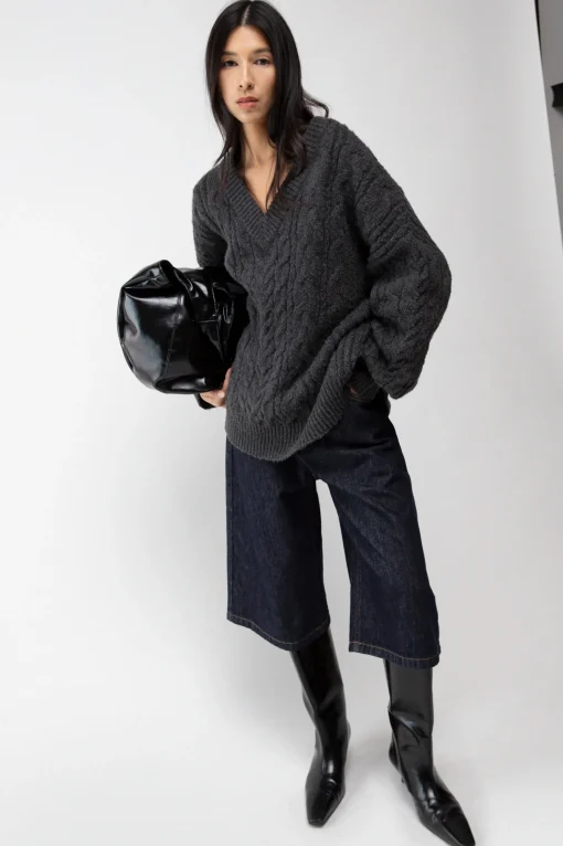 CABLE KNIT V-NECK SWEATER