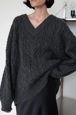CABLE KNIT V-NECK SWEATER