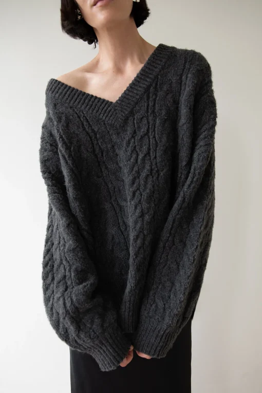 CABLE KNIT V-NECK SWEATER