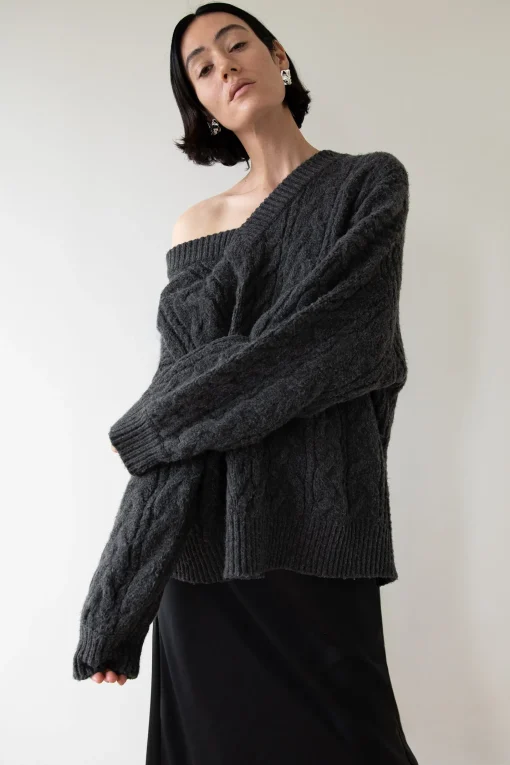 CABLE KNIT V-NECK SWEATER