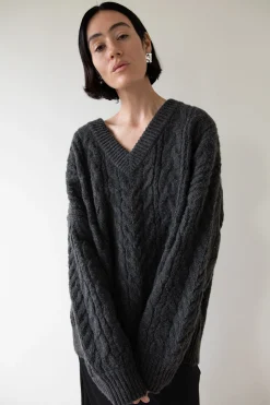 CABLE KNIT V-NECK SWEATER