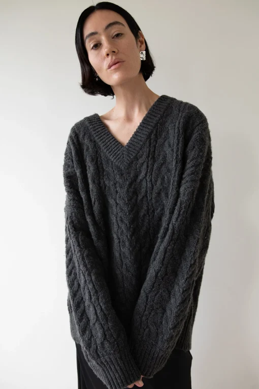 CABLE KNIT V-NECK SWEATER