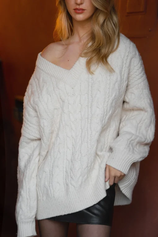 CABLE KNIT V-NECK SWEATER