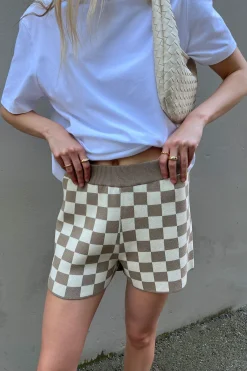 CHECKERED KNIT SHORT