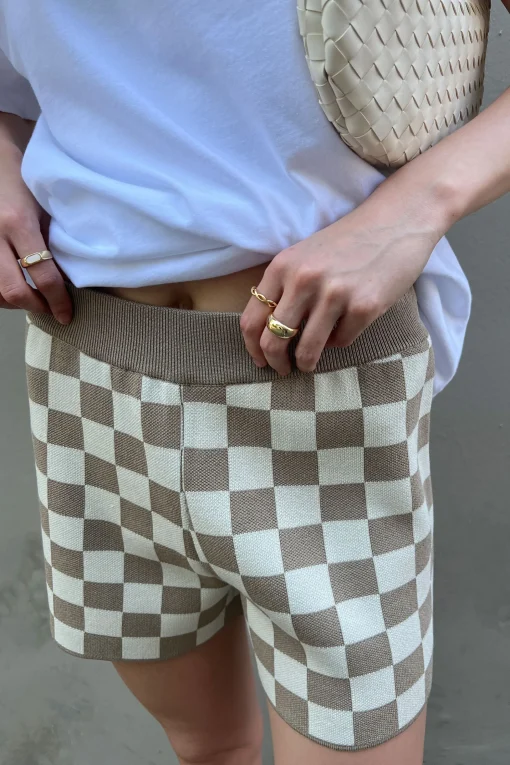 CHECKERED KNIT SHORT