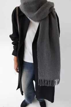 CLASSIC SCARF