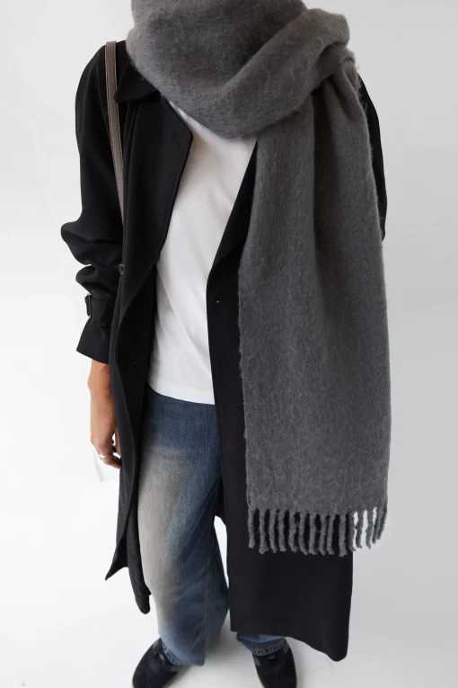 CLASSIC SCARF
