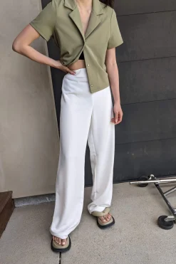 COLLARED BUTTON UP SHORT SLEEVE SHIRT