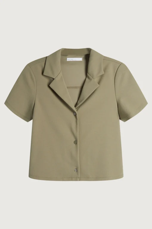 COLLARED BUTTON UP SHORT SLEEVE SHIRT