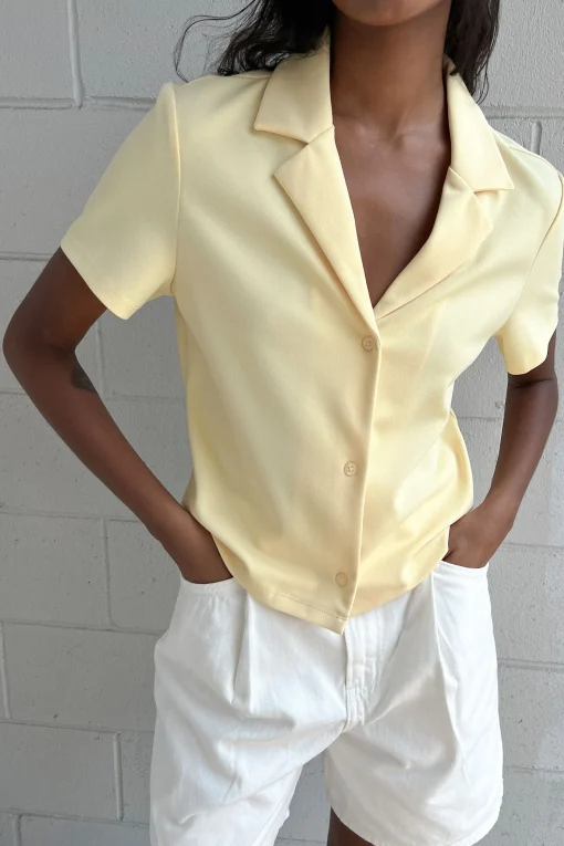 COLLARED BUTTON UP SHORT SLEEVE SHIRT