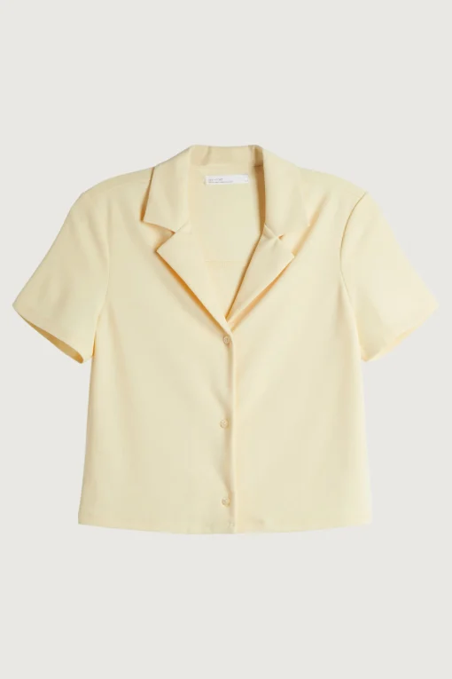 COLLARED BUTTON UP SHORT SLEEVE SHIRT