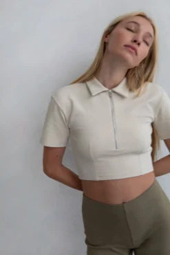 COLLARED HALF ZIP TEE