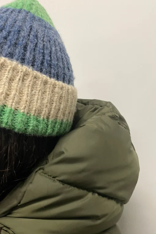 COLOR BLOCK BEANIE