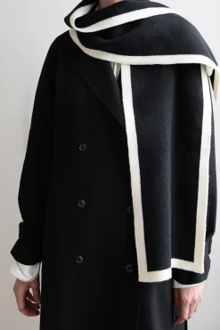 CONTRAST EDGE SCARF