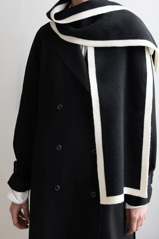 CONTRAST EDGE SCARF