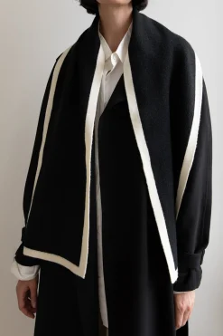 CONTRAST EDGE SCARF