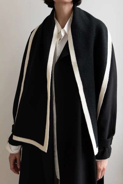 CONTRAST EDGE SCARF