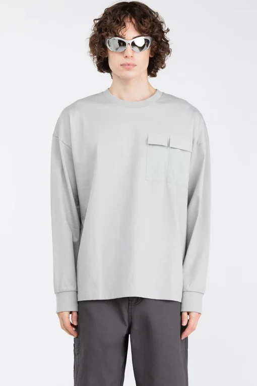 CREWNECK SWEATSHIRT WITH CARGO POCKET