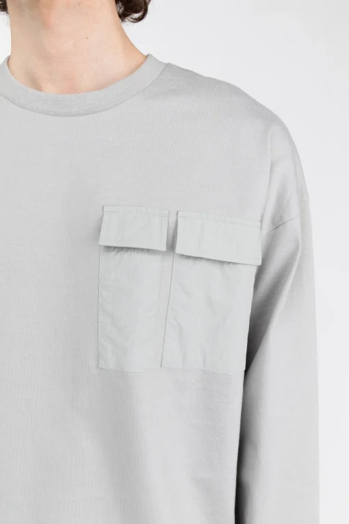CREWNECK SWEATSHIRT WITH CARGO POCKET