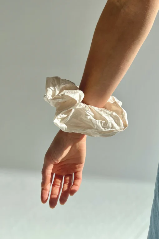 CRINKLED OVERSIZED HAIR SCRUNCHIE