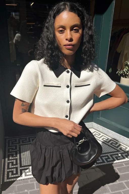 CROPPED KNIT CONTRAST TRIM TOP