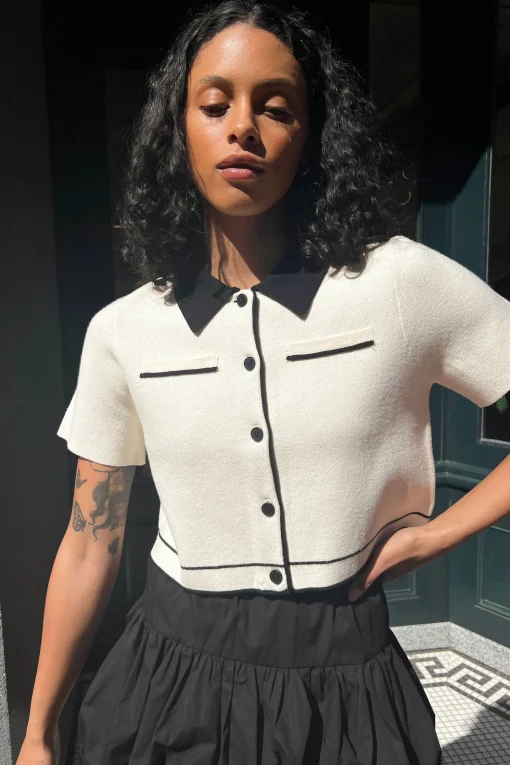 CROPPED KNIT CONTRAST TRIM TOP