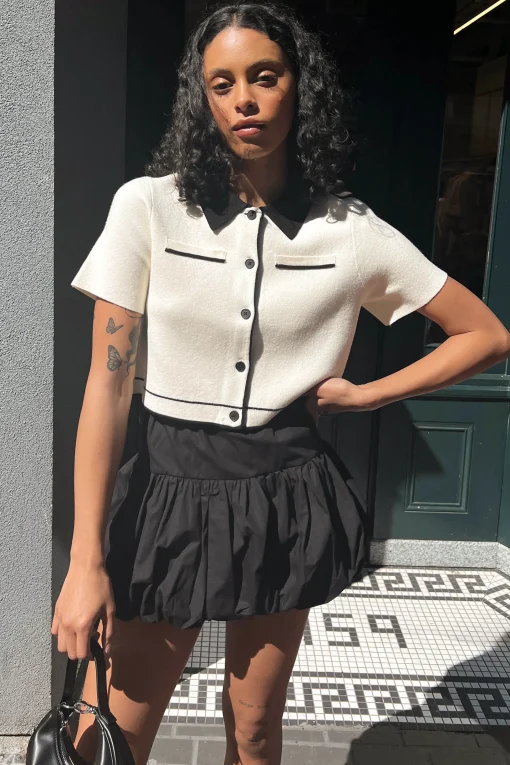 CROPPED KNIT CONTRAST TRIM TOP