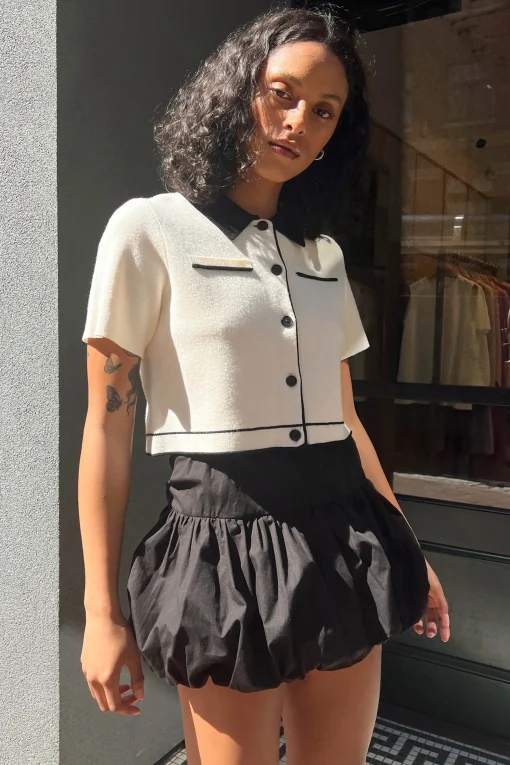 CROPPED KNIT CONTRAST TRIM TOP