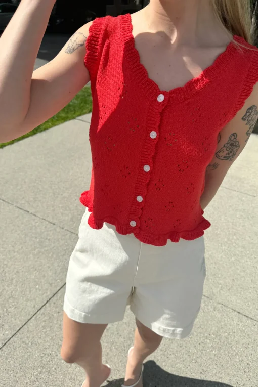 CROPPED SCALLOPED KNIT TANK