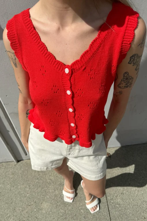 CROPPED SCALLOPED KNIT TANK