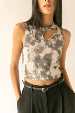 CROPPED TANK WITH CUTOUT