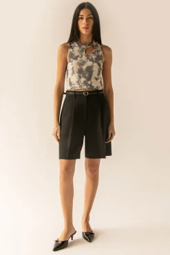 CROPPED TANK WITH CUTOUT