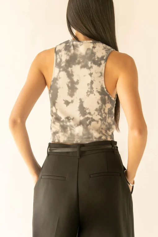 CROPPED TANK WITH CUTOUT