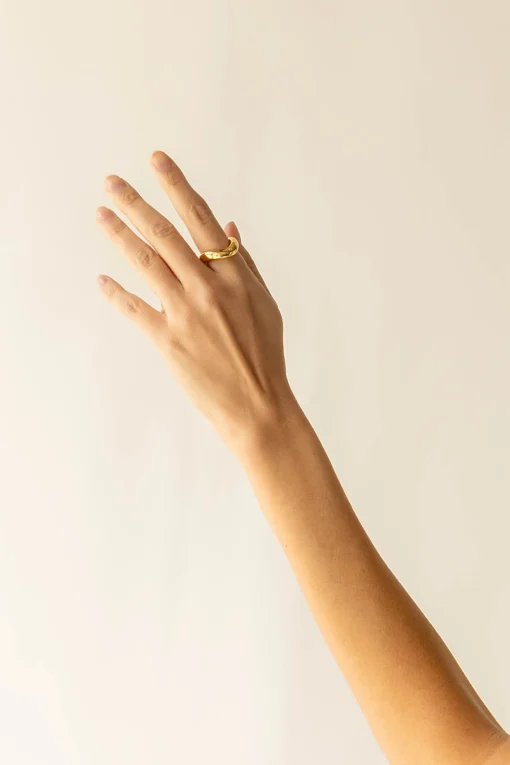 CURVE RING