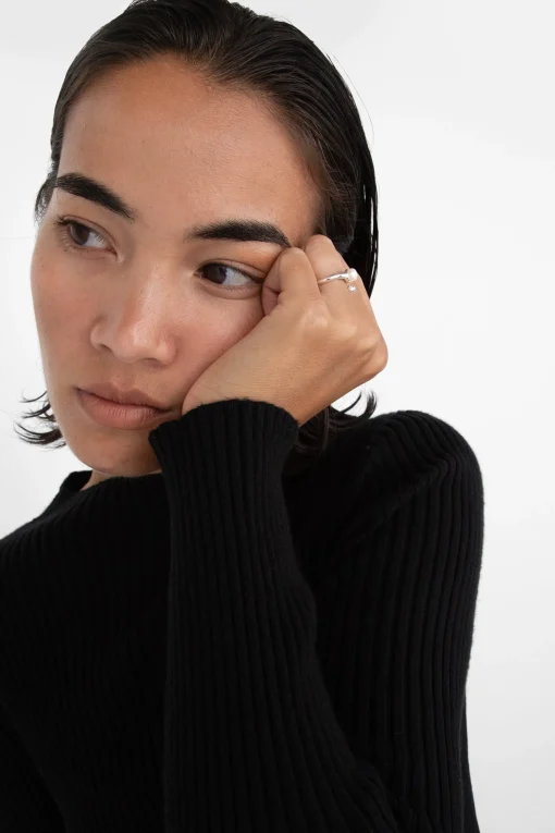 CURVED RING WITH PEARL