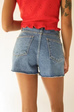 CUT OFF DENIM SHORTS