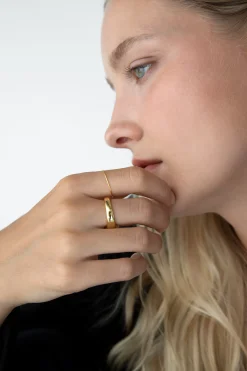 DELICATE RING