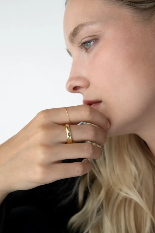 DELICATE RING