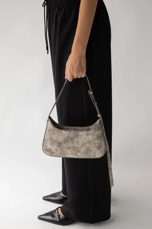 DISTRESSED LEATHER SHOULDER BAG